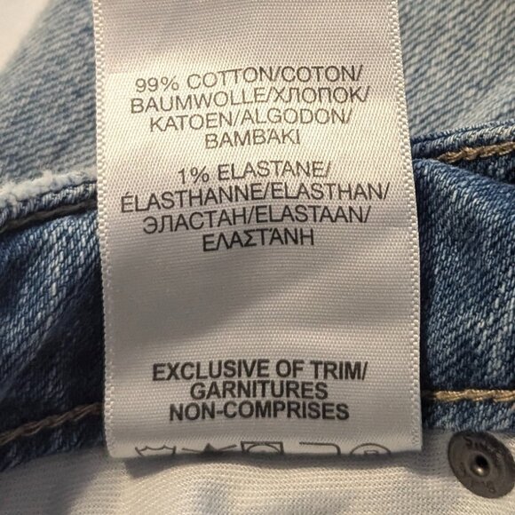 Silver Aiko Slim Crop Light Wash Size W26/L25 Distressed Jeans Color: Indigo - Picture 11 of 13